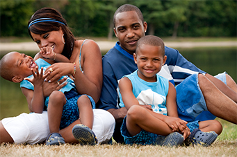 sidebargraphic_currentfamilies parents and two young kids