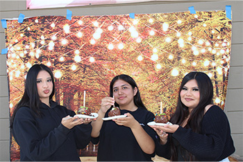 Students holding caramel apples