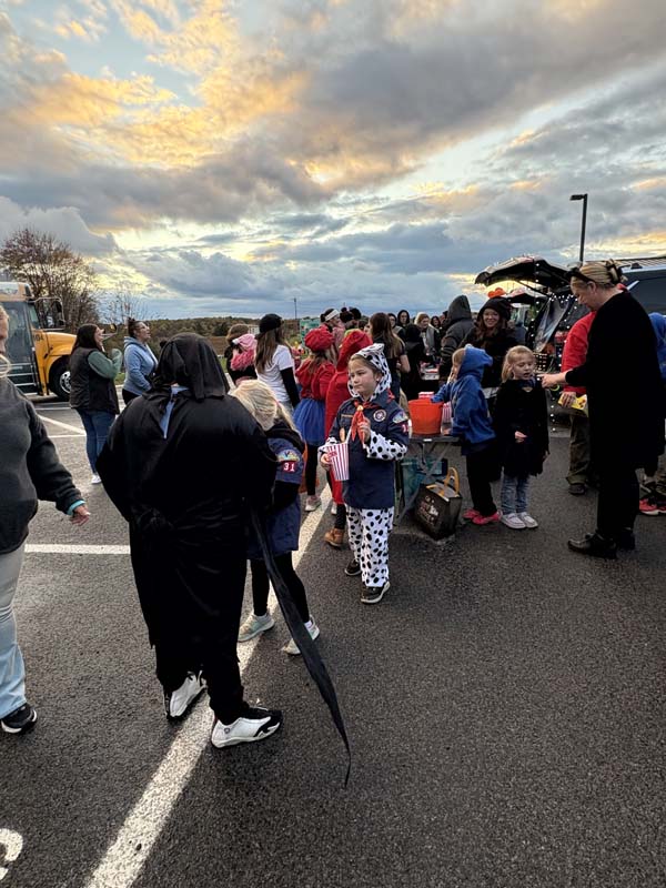 TrunkOrTreat Crowds