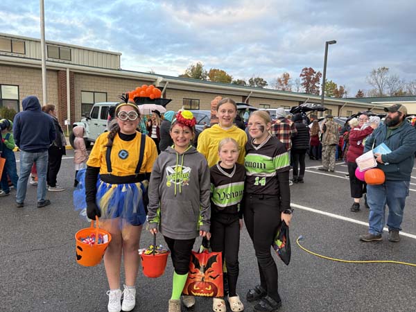 TrunkOrTreat Group of Girls