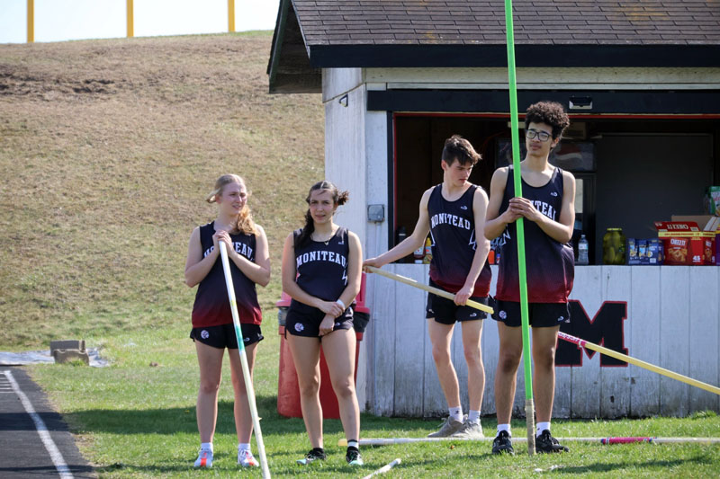 Group of pole vault athletes