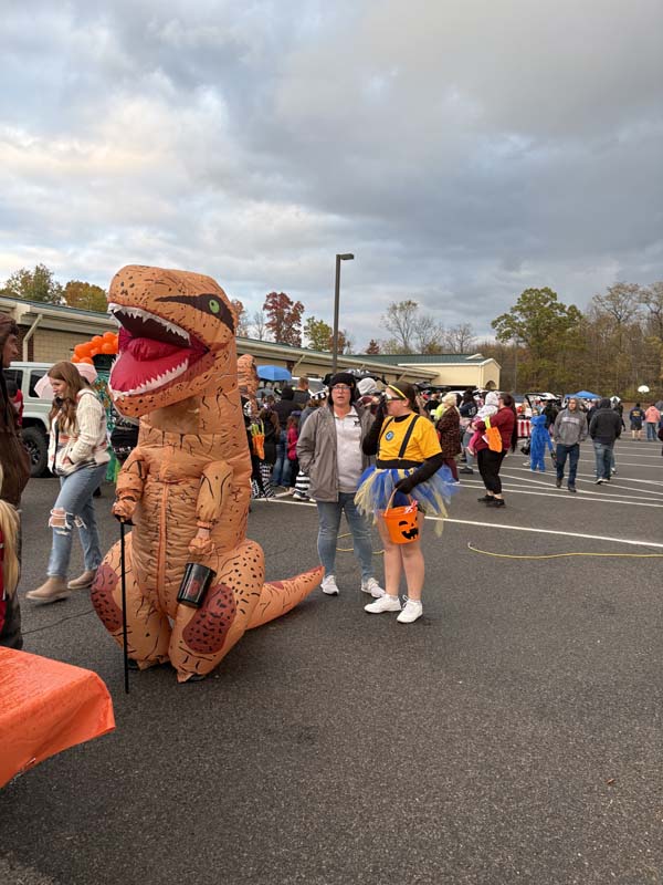 TrunkOrTreat View of Crowd
