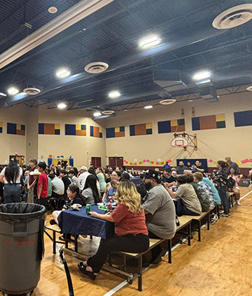Parents and students eating lunch together