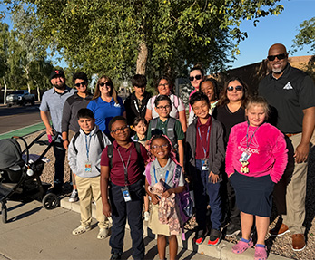 sidebar_weblinks A group of people standing on the curb